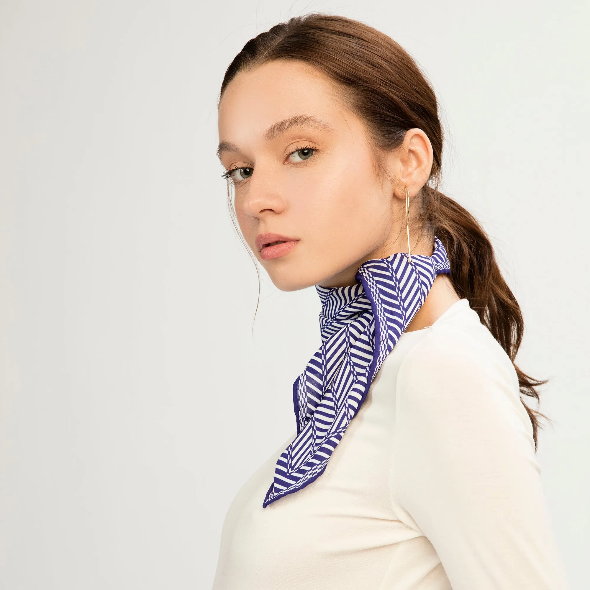 HERRINGBONE WHITE-DARK BLUE